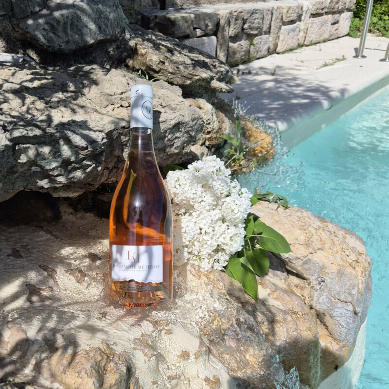 Vin rosé les baux de provence domaine de métifiot