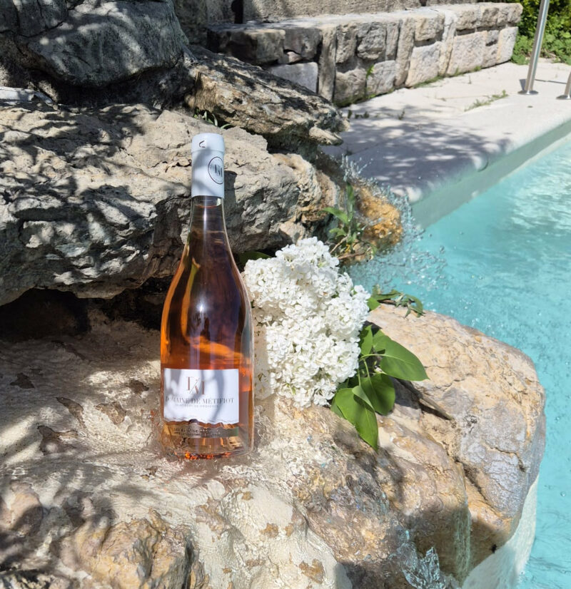 Vin rosé les baux de provence domaine de métifiot