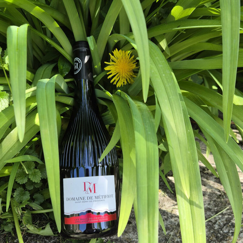 Vin rouge les baux de provence domaine de métifiot